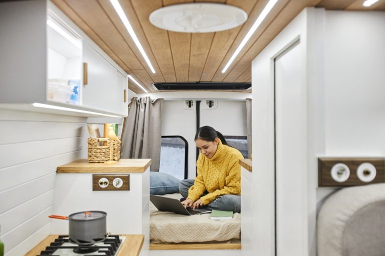 Współczesne technologie w caravaningu – przegląd innowacji